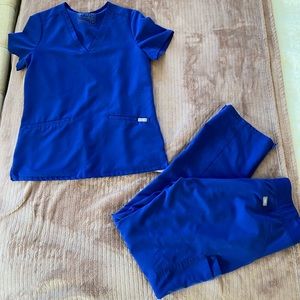 Figs Casma 3 pocket top and Livingston pants